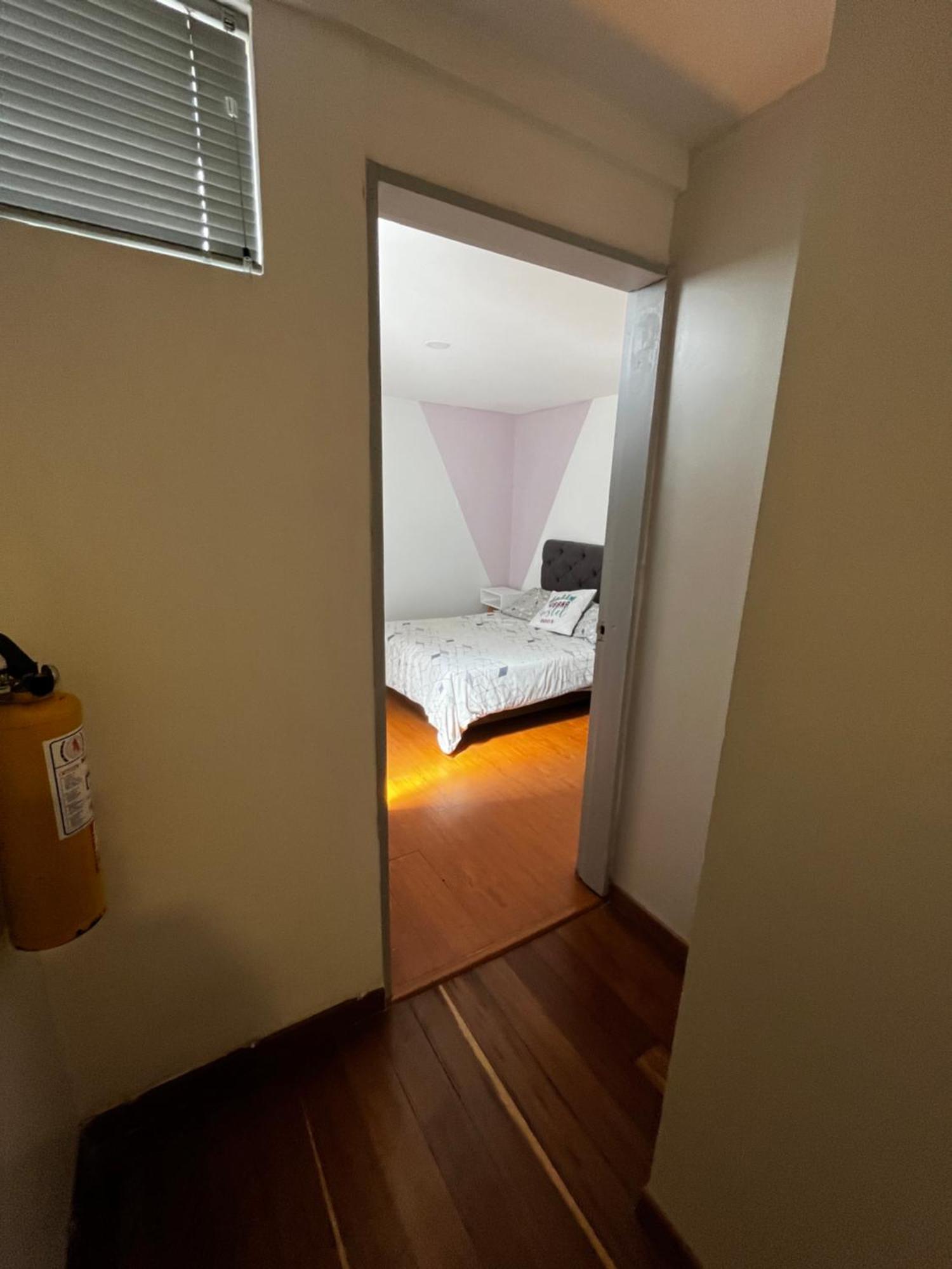 Urbana Hostel Bogotá Esterno foto