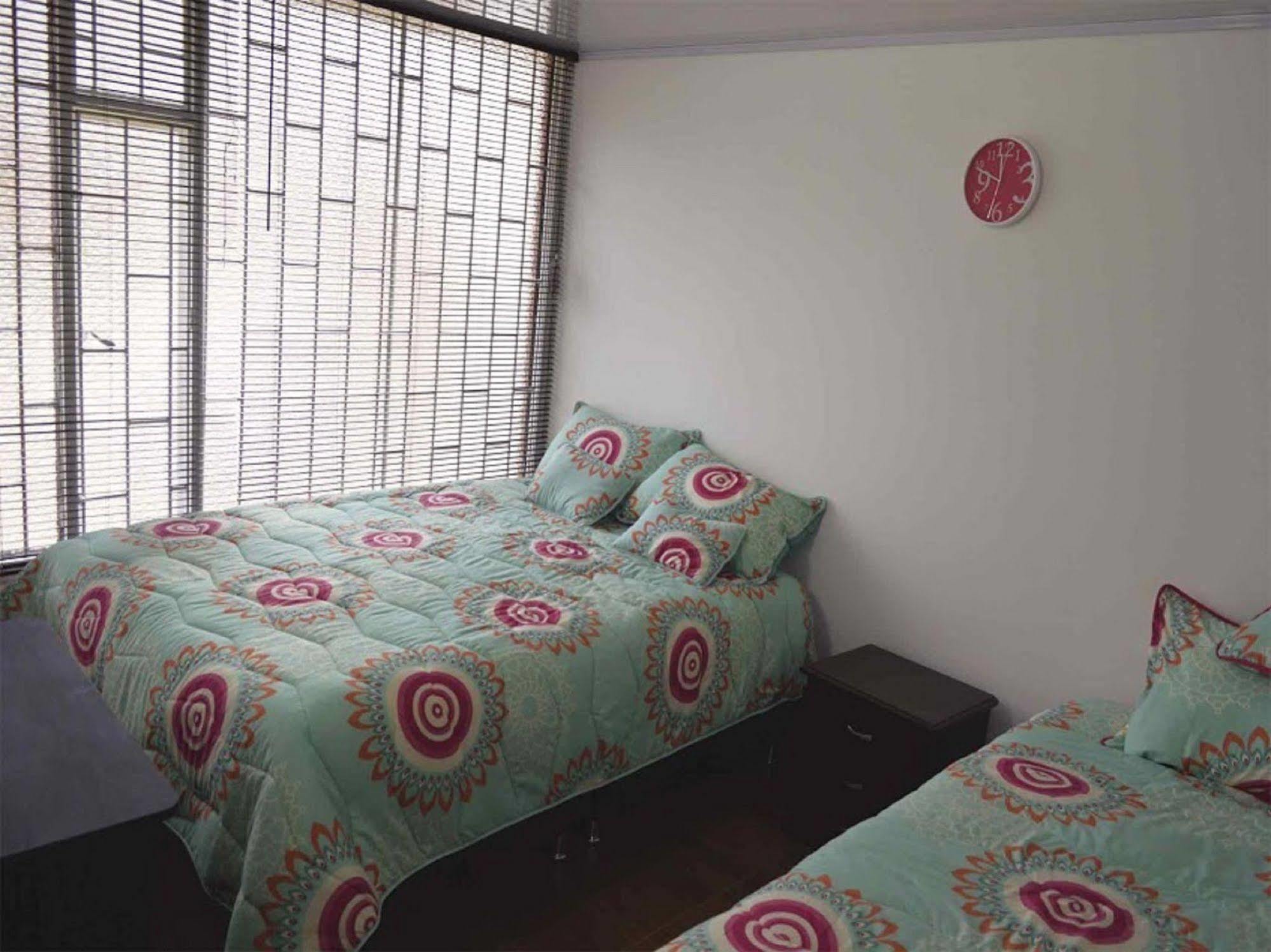Urbana Hostel Bogotá Esterno foto